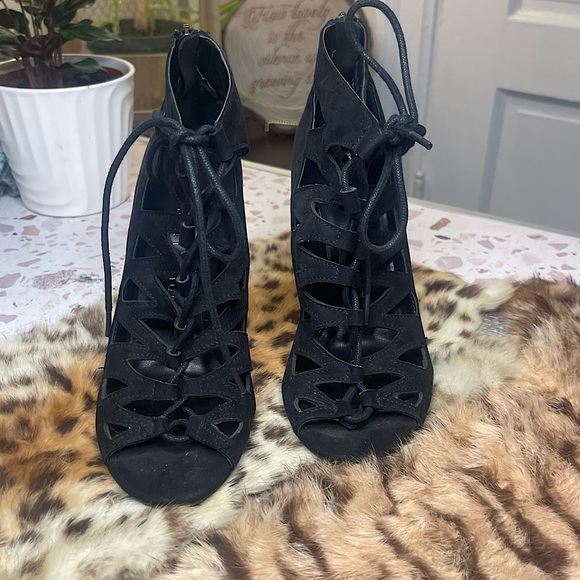 3/$20 💥 Chinese Laundry Strappy Lace-up Black Heels | Size 6.5 - Picture 4 of 10